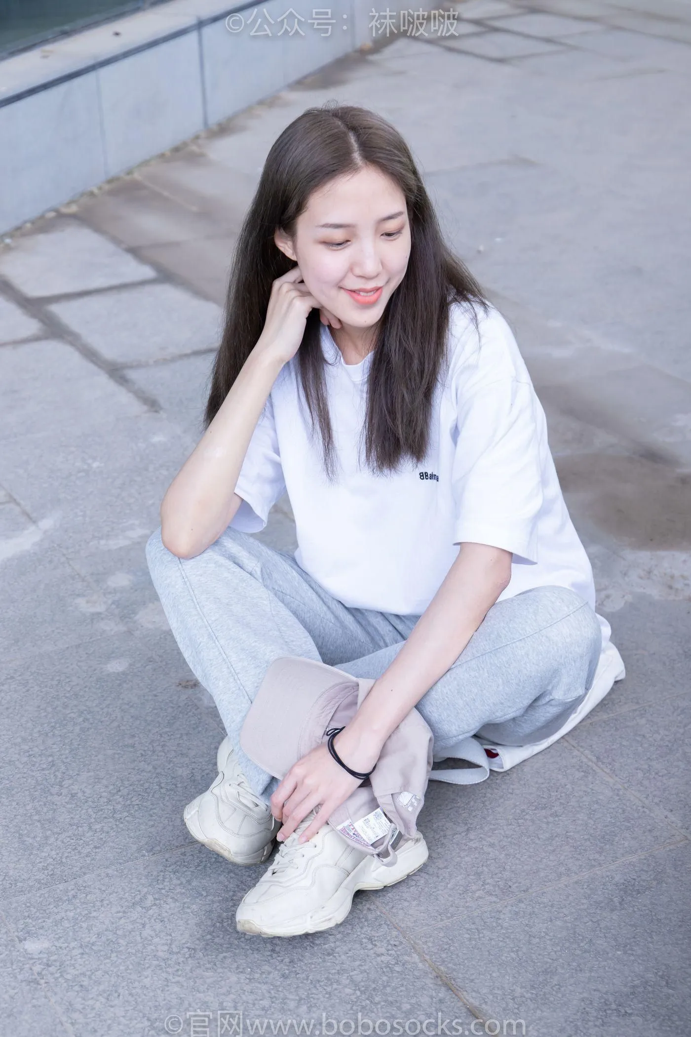[BoBoSocks袜啵啵]NO.012 泡芙-运动鞋、白棉袜、裸足 [132P]插图1